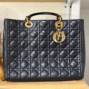 Dior Large Lady Dior Bag
Black Cannage Lambskin